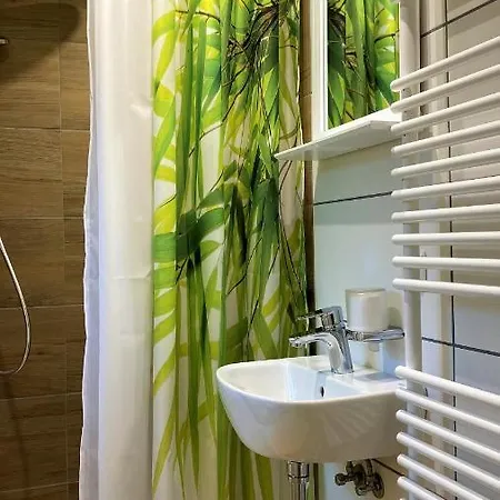 Kassel Souterrain In Stadtnaehe Mit 2 Baedern Und Ev Lademoeglichkeit Apartamento