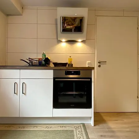 Kassel Souterrain In Stadtnaehe Mit 2 Baedern Und Ev Lademoeglichkeit Apartment Niestetal