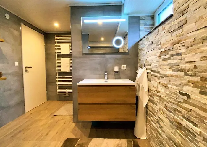 Kassel Souterrain In Stadtnaehe Mit 2 Baedern Und Ev Lademoeglichkeit * Niestetal