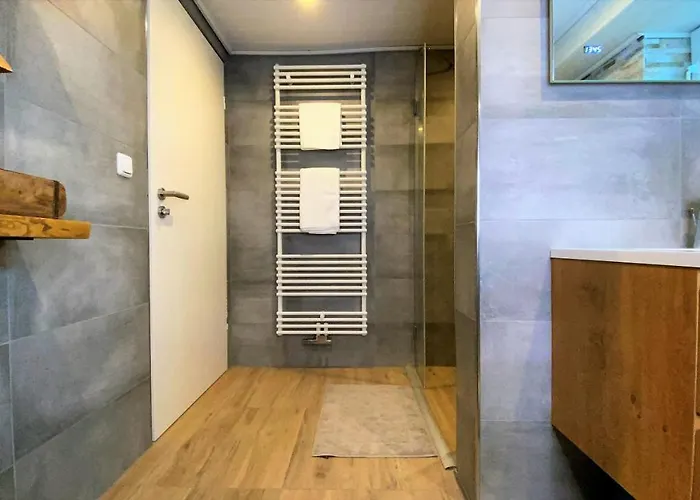 Kassel Souterrain In Stadtnaehe Mit 2 Baedern Und Ev Lademoeglichkeit דירה