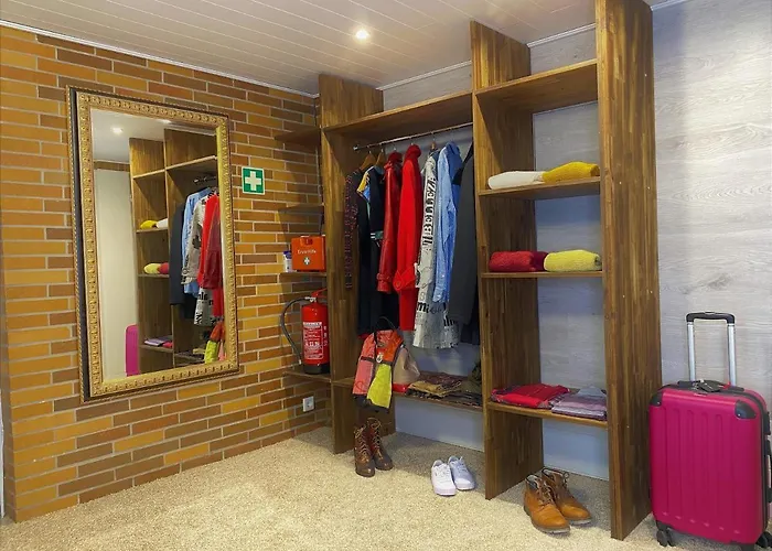 Kassel Souterrain In Stadtnaehe Mit 2 Baedern Und Ev Lademoeglichkeit דירה