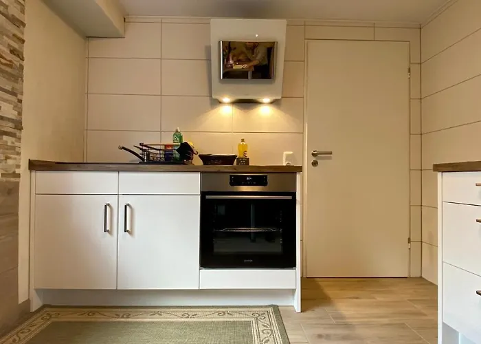 Kassel Souterrain In Stadtnaehe Mit 2 Baedern Und Ev Lademoeglichkeit דירה Niestetal